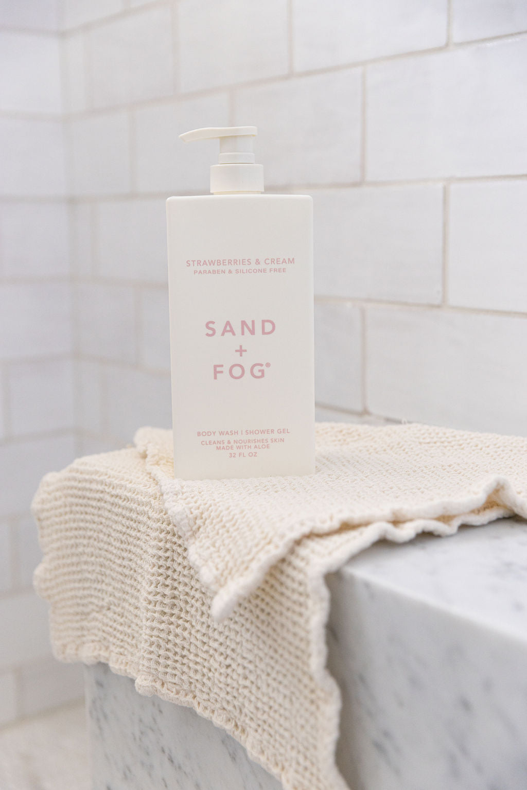 Strawberries & Cream 32 oz Moisturizing Body Wash