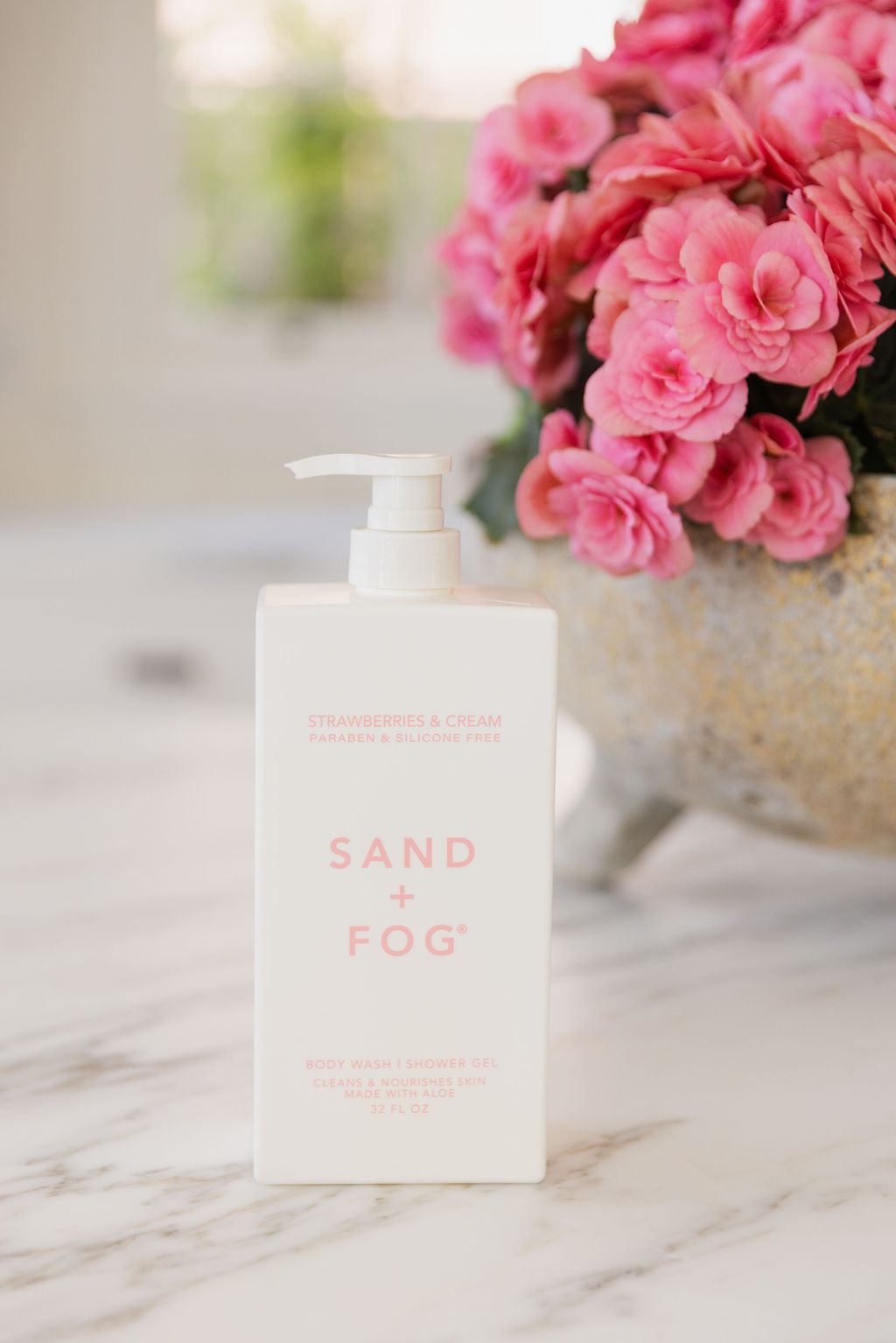 Strawberries & Cream 32 oz Moisturizing Body Wash