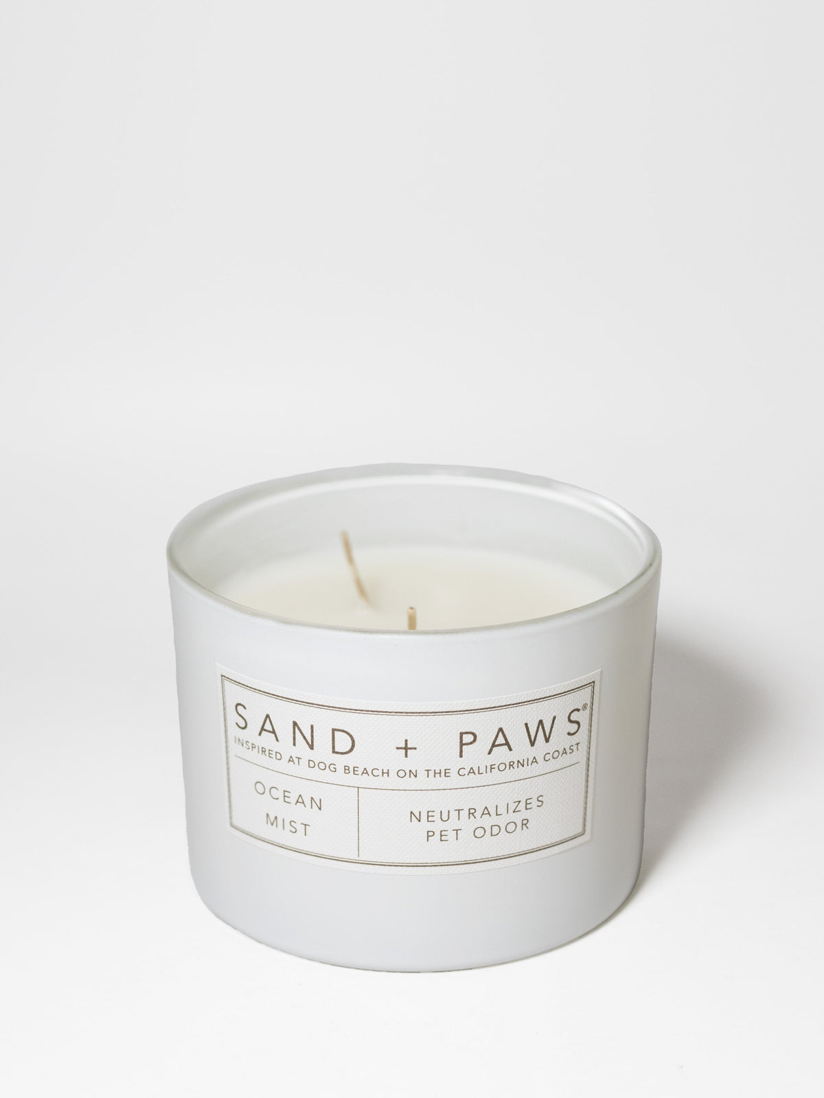 Sand + Paws Ocean Mist 12 oz refreshing scented candle