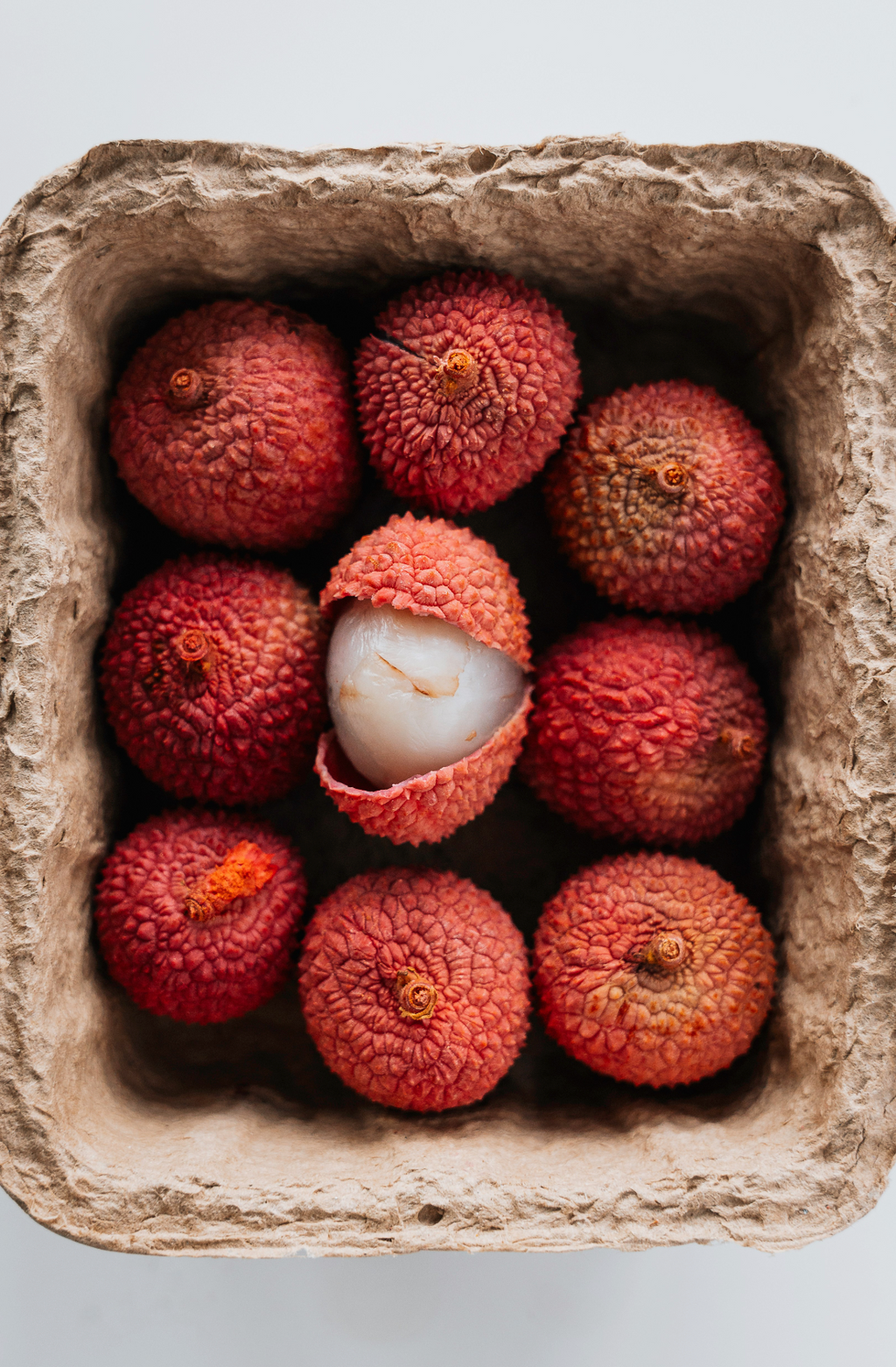 Lychee & Currant 12 oz refreshing scented candle