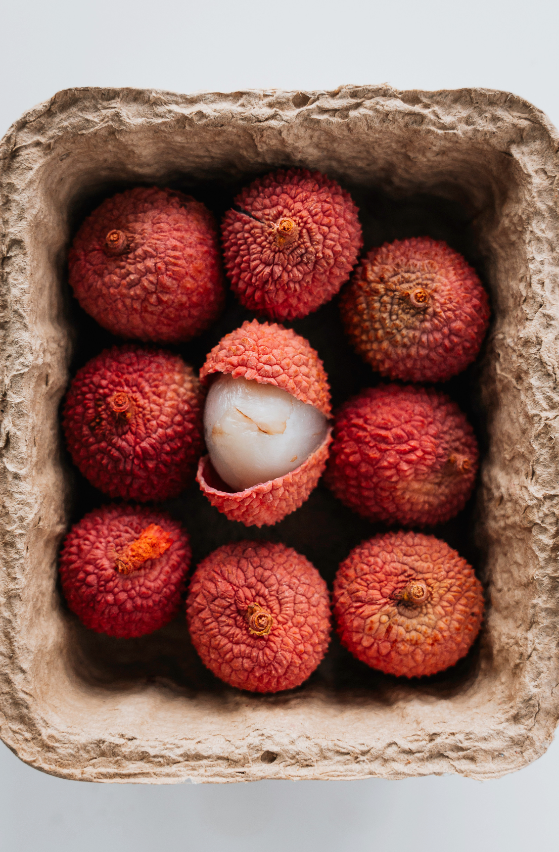 Lychee & Currant 12 oz refreshing scented candle