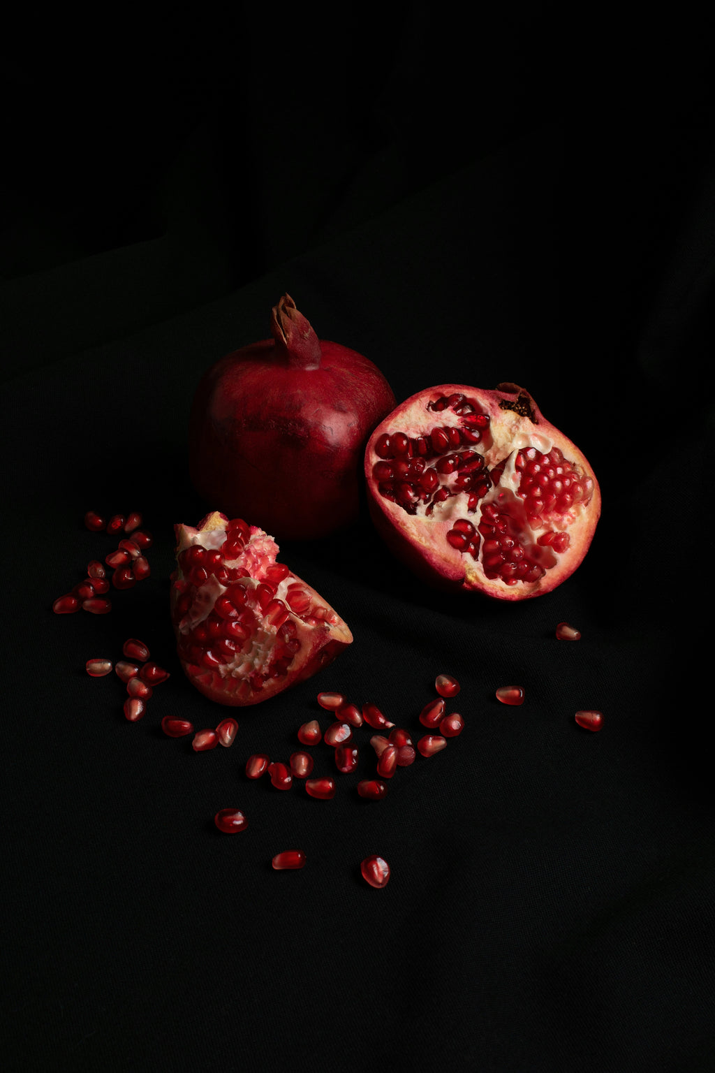Pomegranate Noir 10 oz rich scented candle